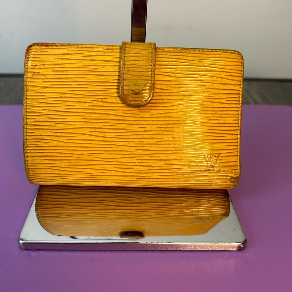 Louis Vuitton Epi KissLock Wallet